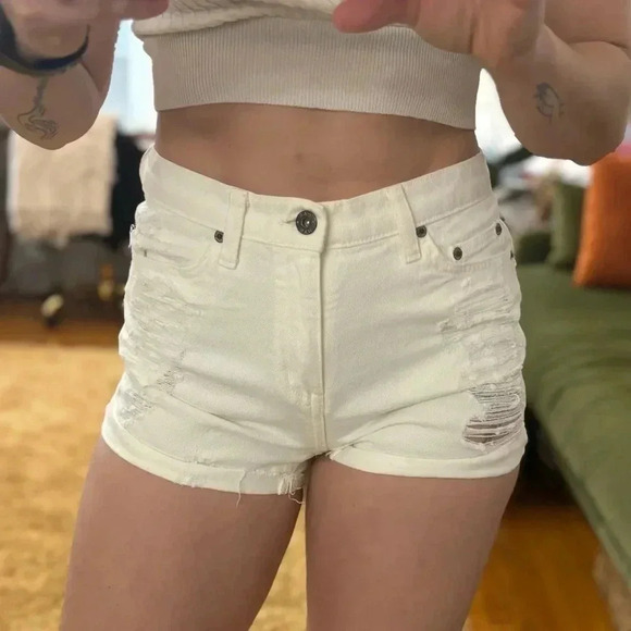 White Distressed Denim High Rise Carmar Jean Shorts Sz 27 - Picture 7 of 7